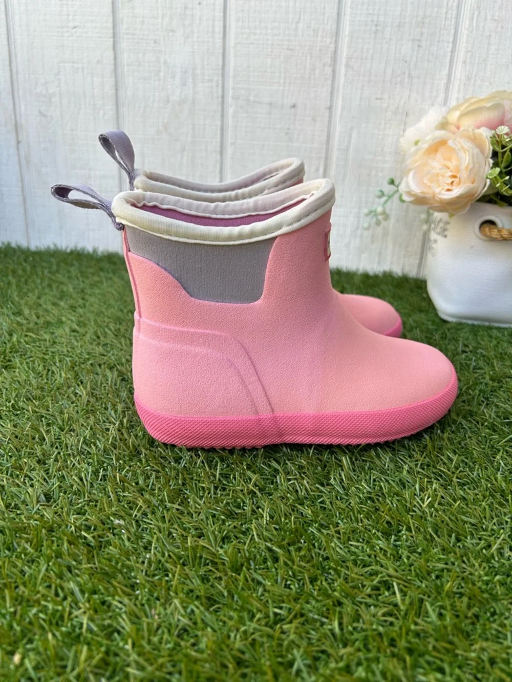 Finley Kids Waterproof Rain Boots in Medium Pink with Gray Trim size US 11 new